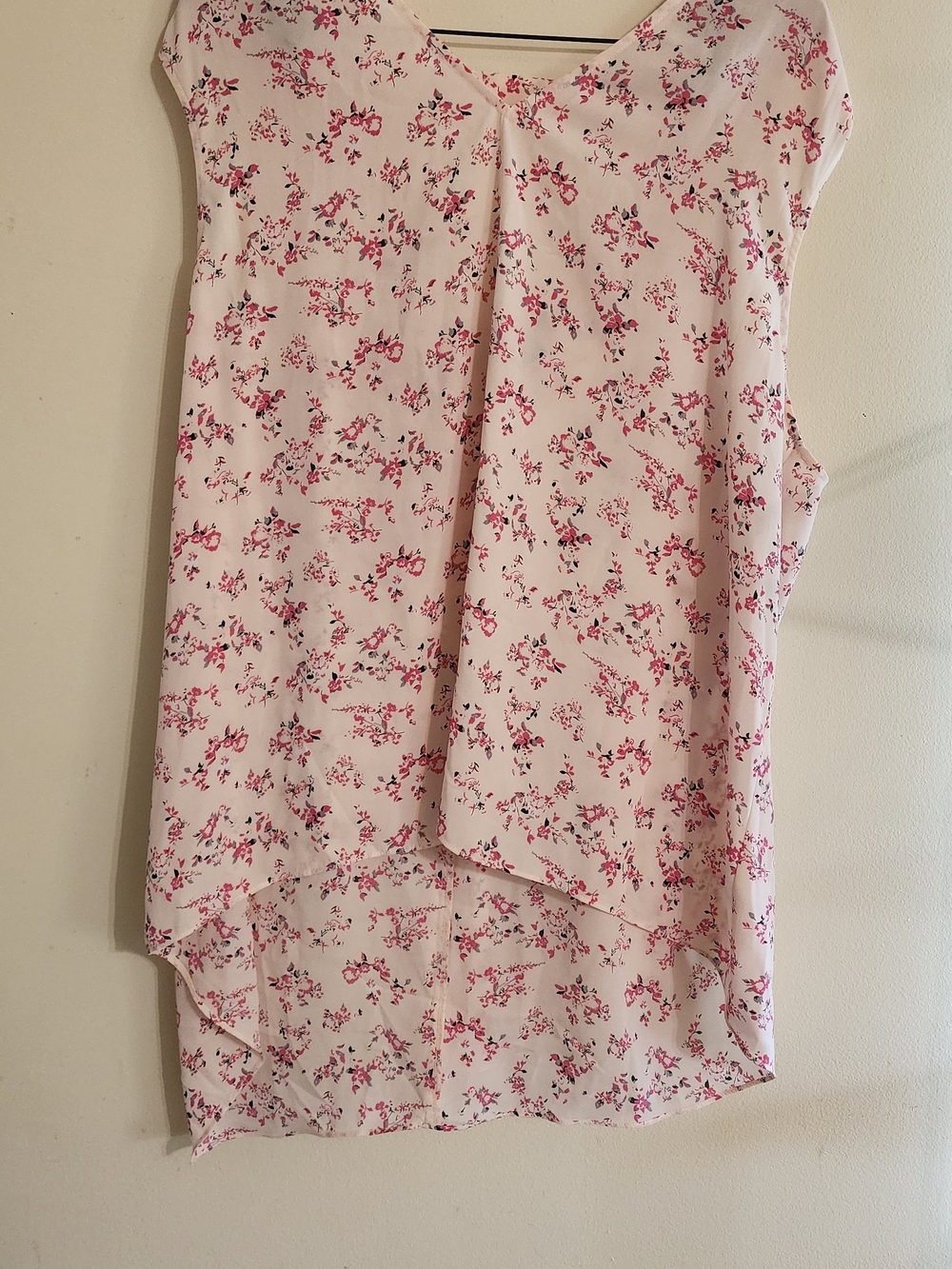 Kaari Blue Curvy Pink Floral High-Low V-Neck Blouse Size 2X